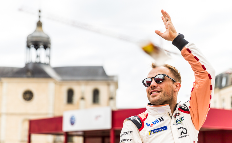 Illustration for article titled The Le Mans Driver Parade Is Absolutely Bonkers